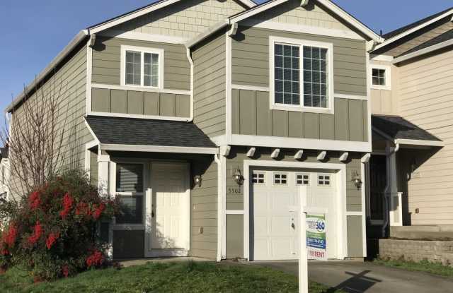 Available 3/23! Spacious 3 Bed/2.5 Bath Home in VAN MALL Area! photos photos