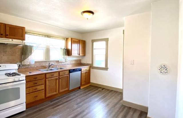4 bedroom on Swope for Rent! Gallery 4
