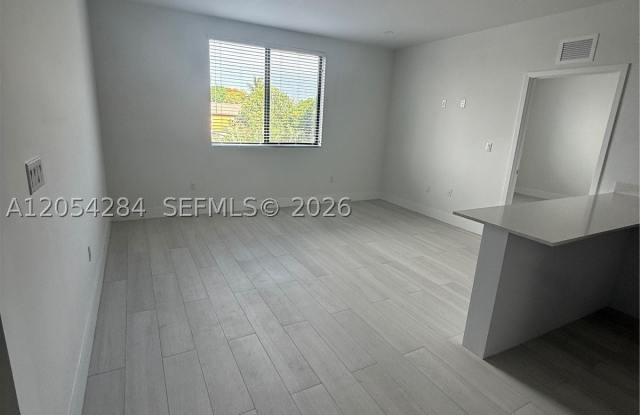 1091 E 17th St photos photos