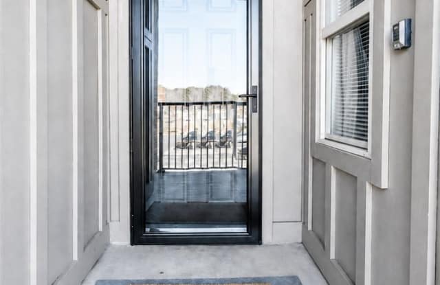 Charming 2-Bedroom Condo in Port Warwick Gallery 1