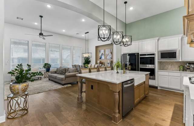 6826 Hallie Gallery 4