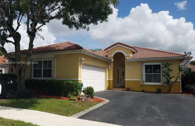 4779 NW 5th Ct photos photos