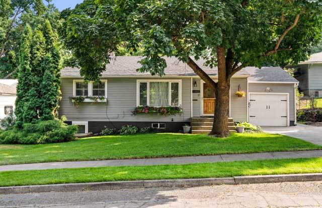 Beautiful South Perry Home - 2112 East 10th Avenue, Spokane, WA 99202