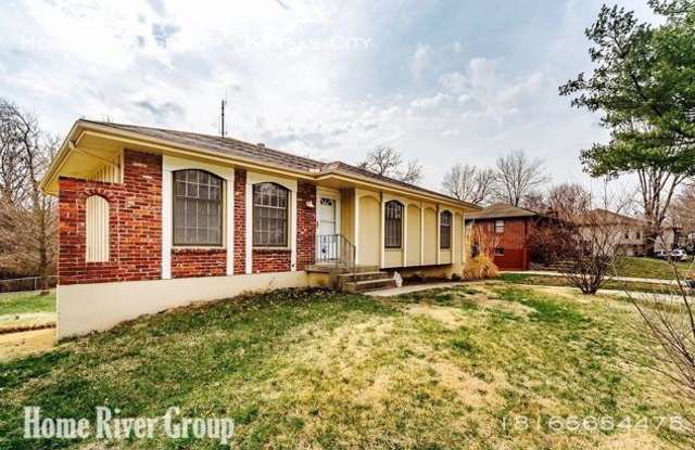 900 NE Locust Dr - 900 Northeast Locust Drive, Blue Springs, MO 64014