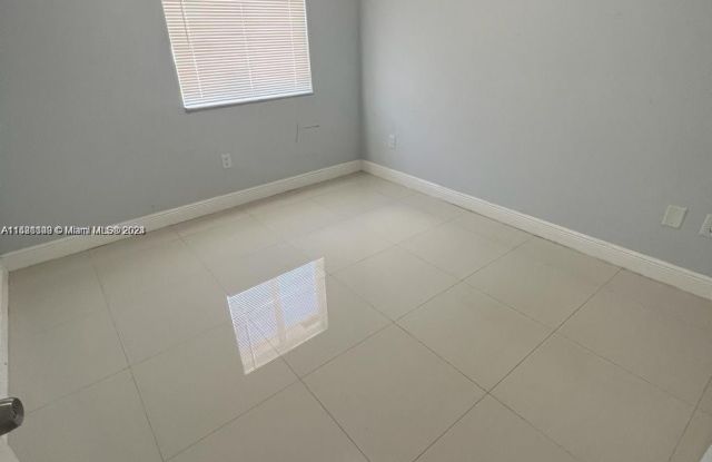 13732 SW 258th Ln - 13732 Southwest 258th Lane, Naranja, FL 33032