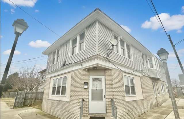 1830 E Riverside Dr photos photos