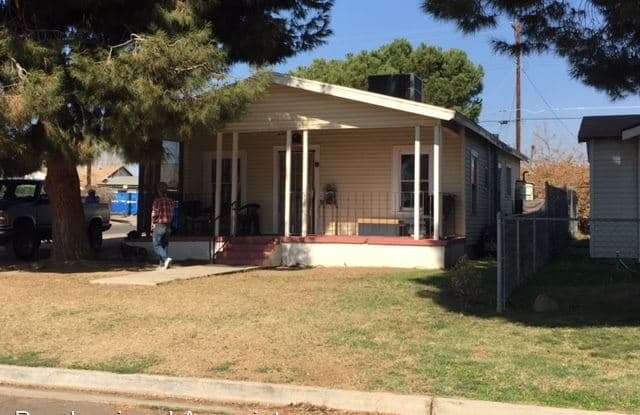 130 Moneta - 130 Moneta Avenue, Oildale, CA 93308