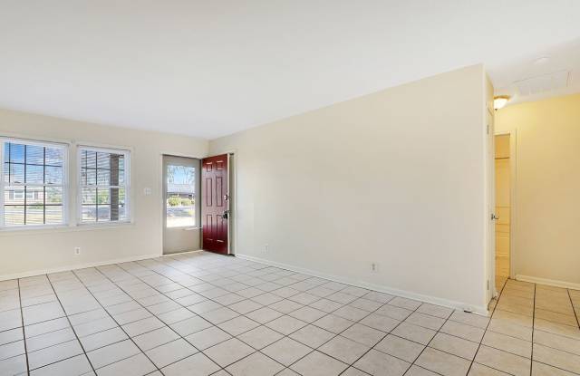 Adorable 2 Bedroom Duplex in Myrtle Beach photos photos