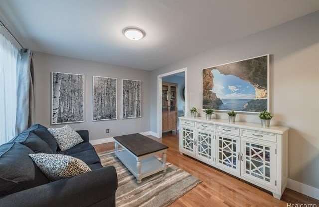 1253 Bamford Drive Gallery 3