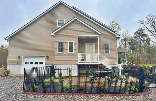 Enjoy the perks of country living without the hassle! photos photos