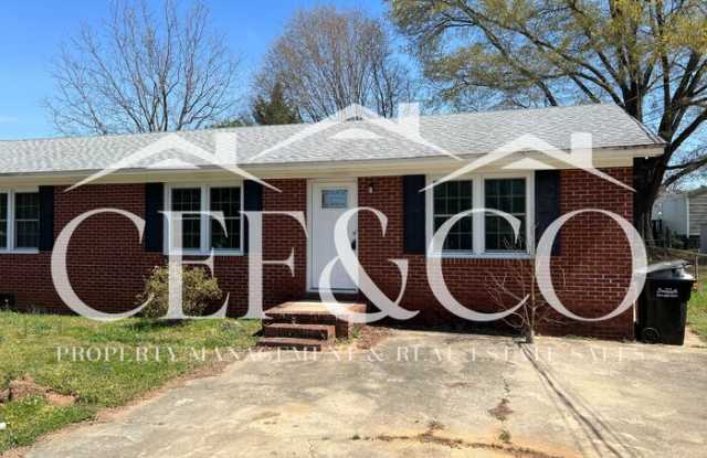 608 North Maple Street photos photos