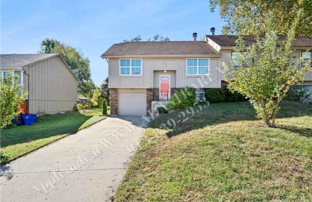 Adorable 3 Bed 2 Bath Duplex in Olathe-Available NOW!! - 1033 East Huntington Place, Olathe, KS 66061