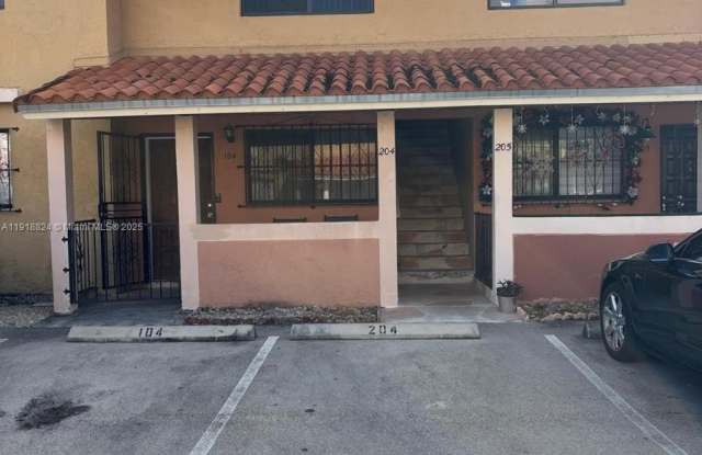 2740 W 61st St - 2740 West 61st Street, Hialeah, FL 33016