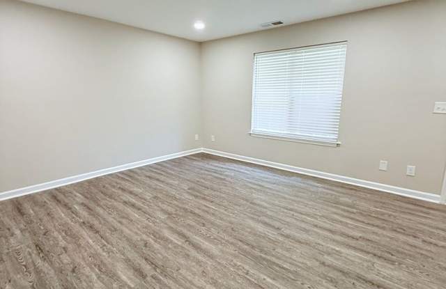 Updated 2 bedroom townhome with private back patio Gallery 3