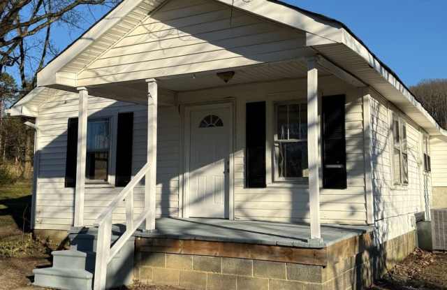Updated 2 Bedroom, 1 Bathroom Rental with Bonus Room – Rossville, GA - 161 Three Notch Road, Catoosa County, GA 30736