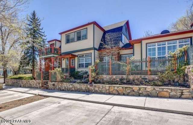 325 E Union 'Cottage' Street photos photos