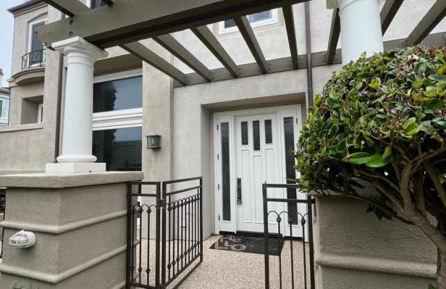 HB Coastal Executive Home 2bed 2.5 bath with Ocean Views Gallery 4