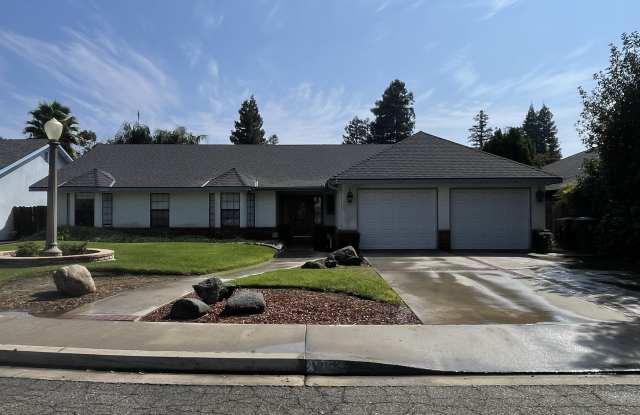 1112 North Bollinger Street - 1112 North Bollinger Street, Visalia, CA 93291