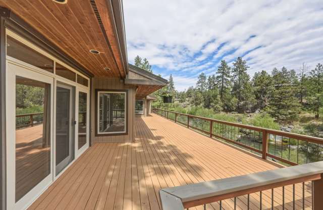 Exceptional Three Bedroom Riverfront Retreat in Northwest Bend Gallery 4