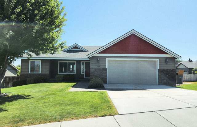 Single Story Home w/Huge Fenced Backyard! photos photos