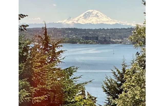 3Bd/2.5Ba Mercer Island Home Gallery 4