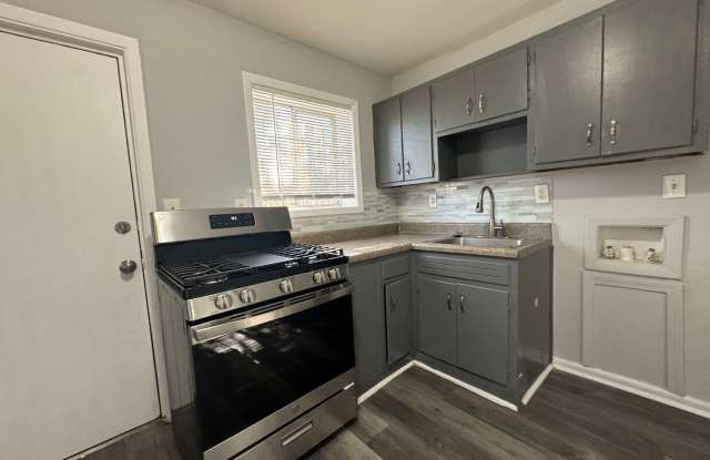 Beautiful 2 Bedroom Unit Available in East Point photos photos