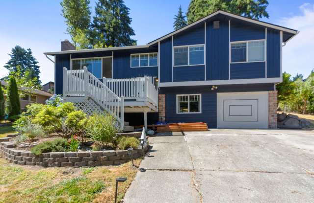 Huge fully fenced dog yard! RV/Boat extra parking! 4 bdrm 2.25 bath. Minutes to I-5, Everett Mall, Boeing photos photos Huge fully fenced dog yard! RV/Boat extra parking! 4 bdrm 2.25 bath. Minutes to I-5, Everett Mall, Boeing photos photos