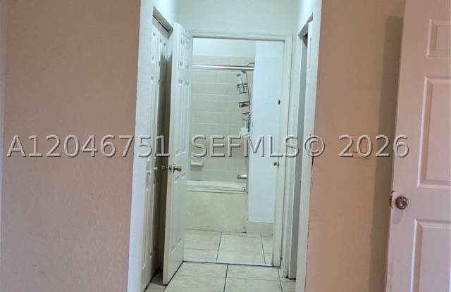 10957 SW 237th Ter Gallery 3