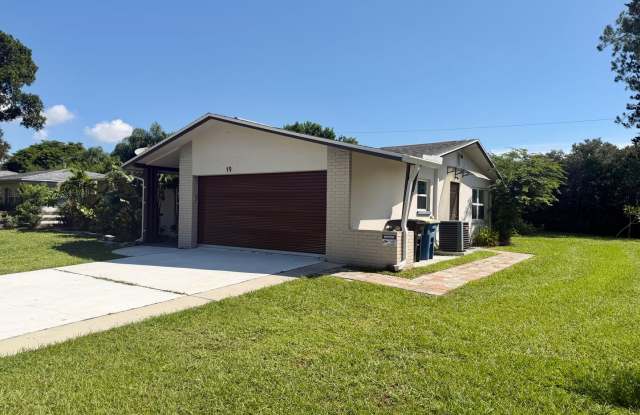 Beautiful 3-Bedroom Clearwater Home with Custom Kitchen & Large Backyard Gallery 3