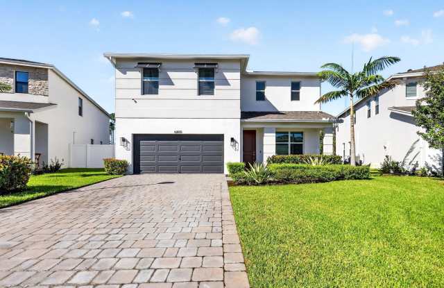 6800 SE PARK TRACE Drive Gallery 1