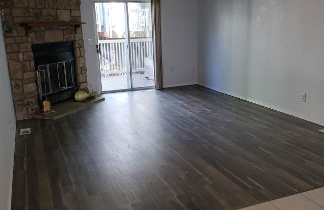 960 S Paris Ct Gallery 2