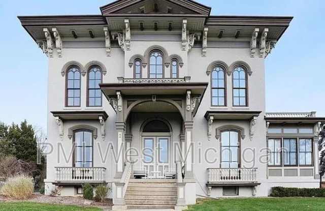 44 Lafayette Ave NE photos photos