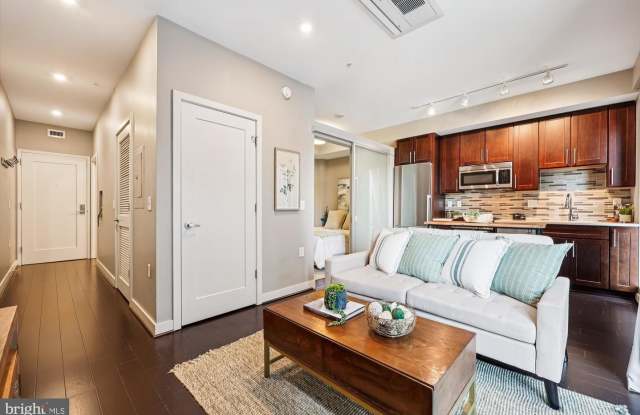1320 FENWICK LN #203 Gallery 3