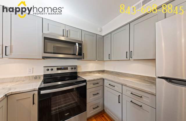 Charming 2/1 loft-style condo in the heart of Historic Downtown Charleston! Gallery 4