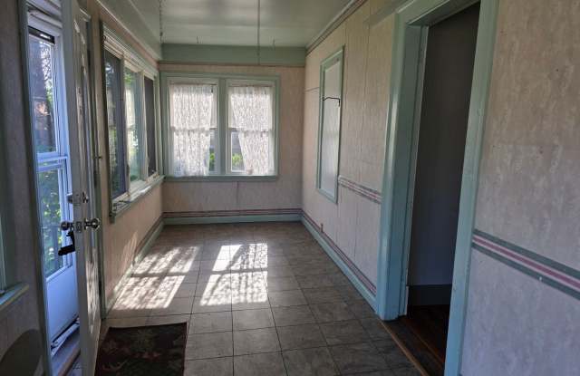 Move in Special!!! 3-Bedroom, 1-Bathroom Home with Basement & Garage – $1,275/Month | Accepting Section 8 Gallery 3