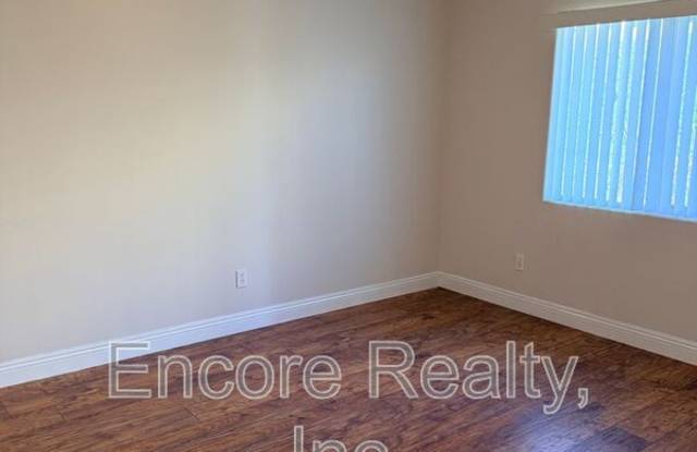 1379 Monserate Ave Gallery 2