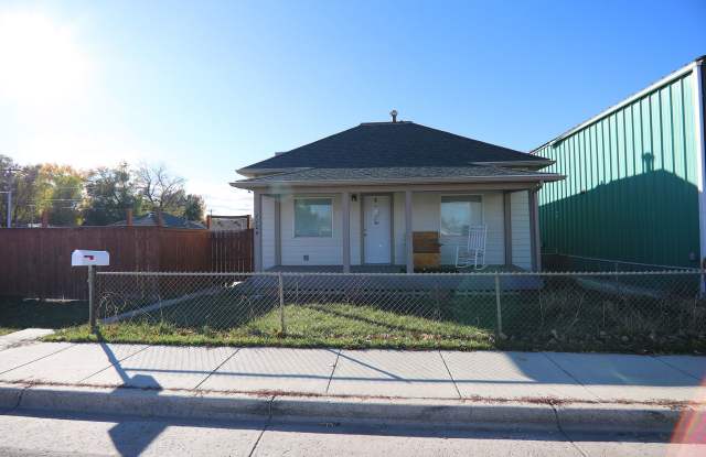 Newly renovated 2 bed 1 bath - 1124 Broadway Street, Sheridan, WY 82801