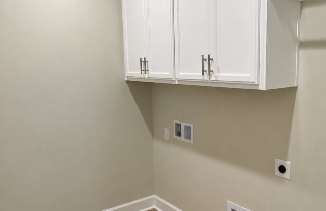 NEWER home! Grass cutting included Gallery 4