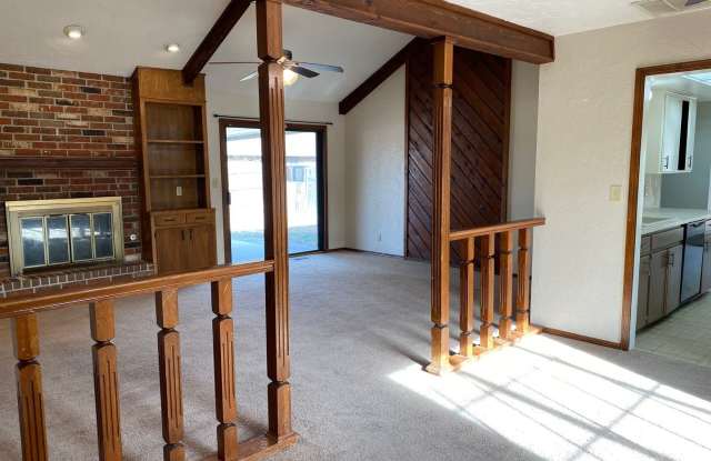 1001 Bradley Gallery 2