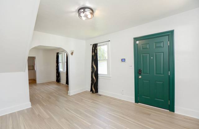 Cape Cod with huge yard-Move in Now Gallery 3