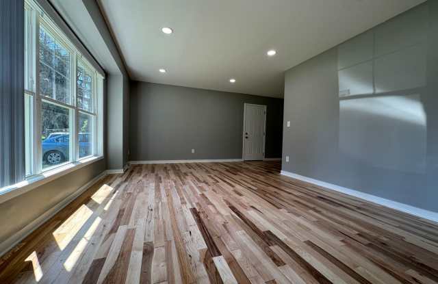 Stunning 5 Bedroom 2 Bathroom Home + Den in Brooklyn Park! photos photos