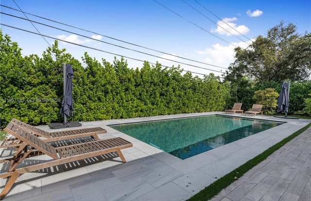 7235 SW 39th St photos photos