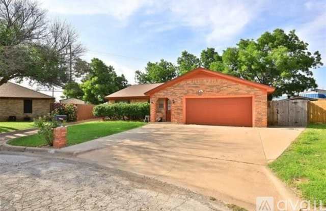 4833 Circle 19 photos photos