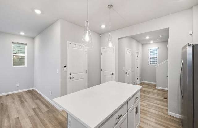 Stunning South-Facing Home with Mountain Views & Modern Finishes! Gallery 4
