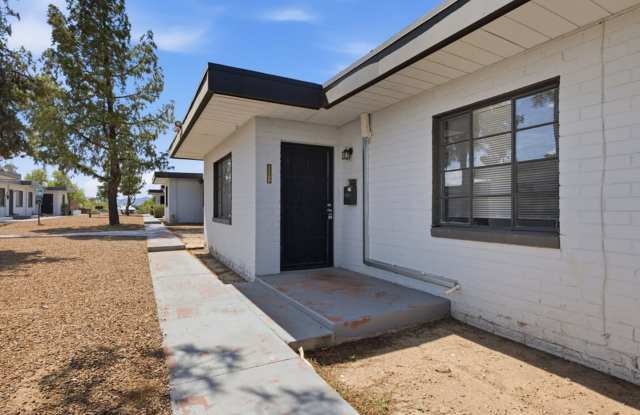 2 Bed 1 Bath with covered parking! Gallery 3