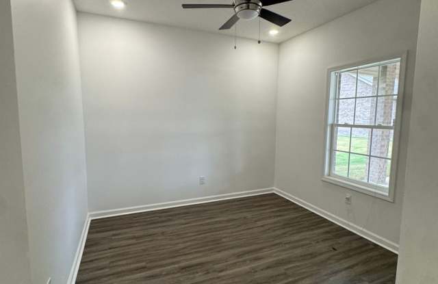 BRAND NEW 3 BED / 2 BATH AVAILABLE NOW! Gallery 3