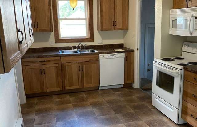 479 6th Ave NE - 479 6th Avenue Northeast, Valley City, ND 58072