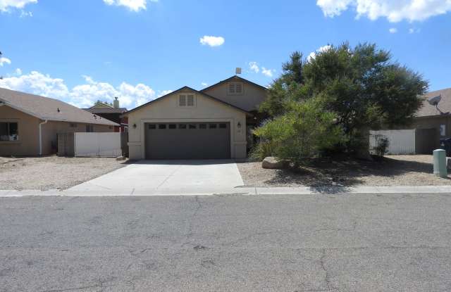 3 Bedroom with large yard photos photos