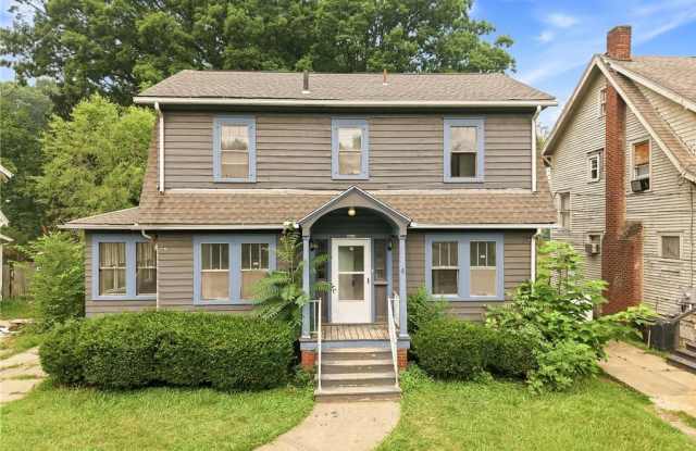 3016 Hudson Avenue Gallery 1