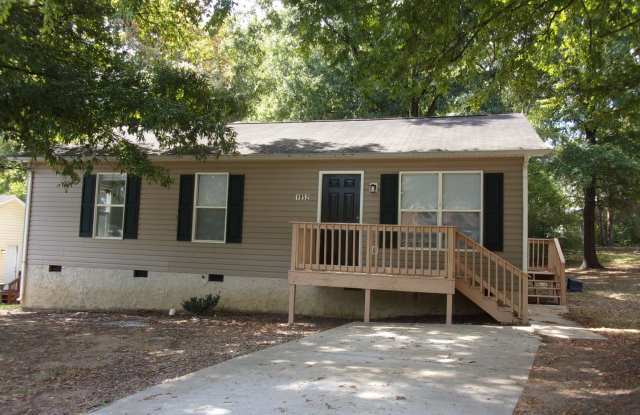 3 Bedroom 1 Bath Home - Recently Refreshed Gallery 1